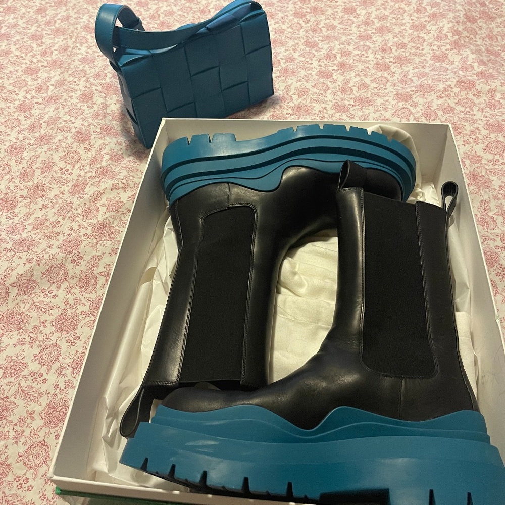 Bottega boots and crossbody bag